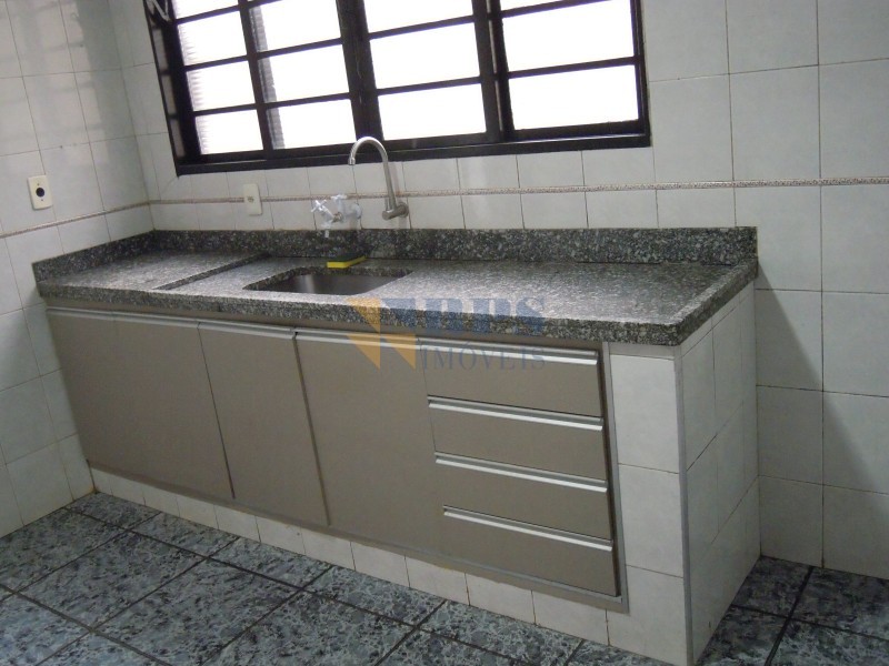 Casa para alugar com 2 quartos, 85m² - Foto 22