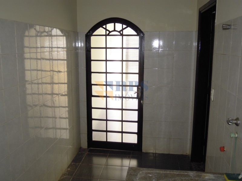 Casa para alugar com 2 quartos, 85m² - Foto 27