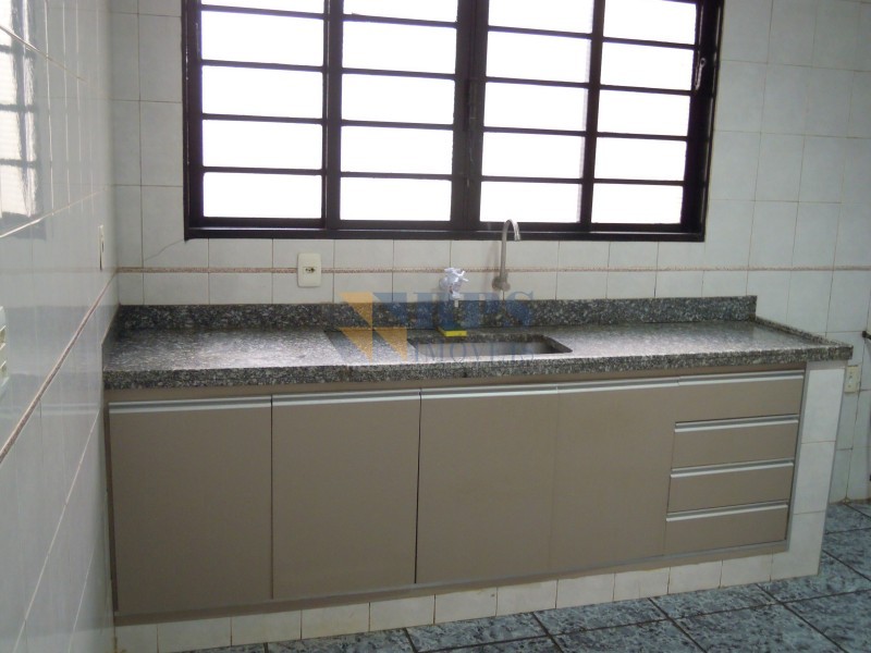 Casa para alugar com 2 quartos, 85m² - Foto 23